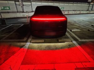 Tesla Model Y 拡散反射技術を採用したリアデザイン